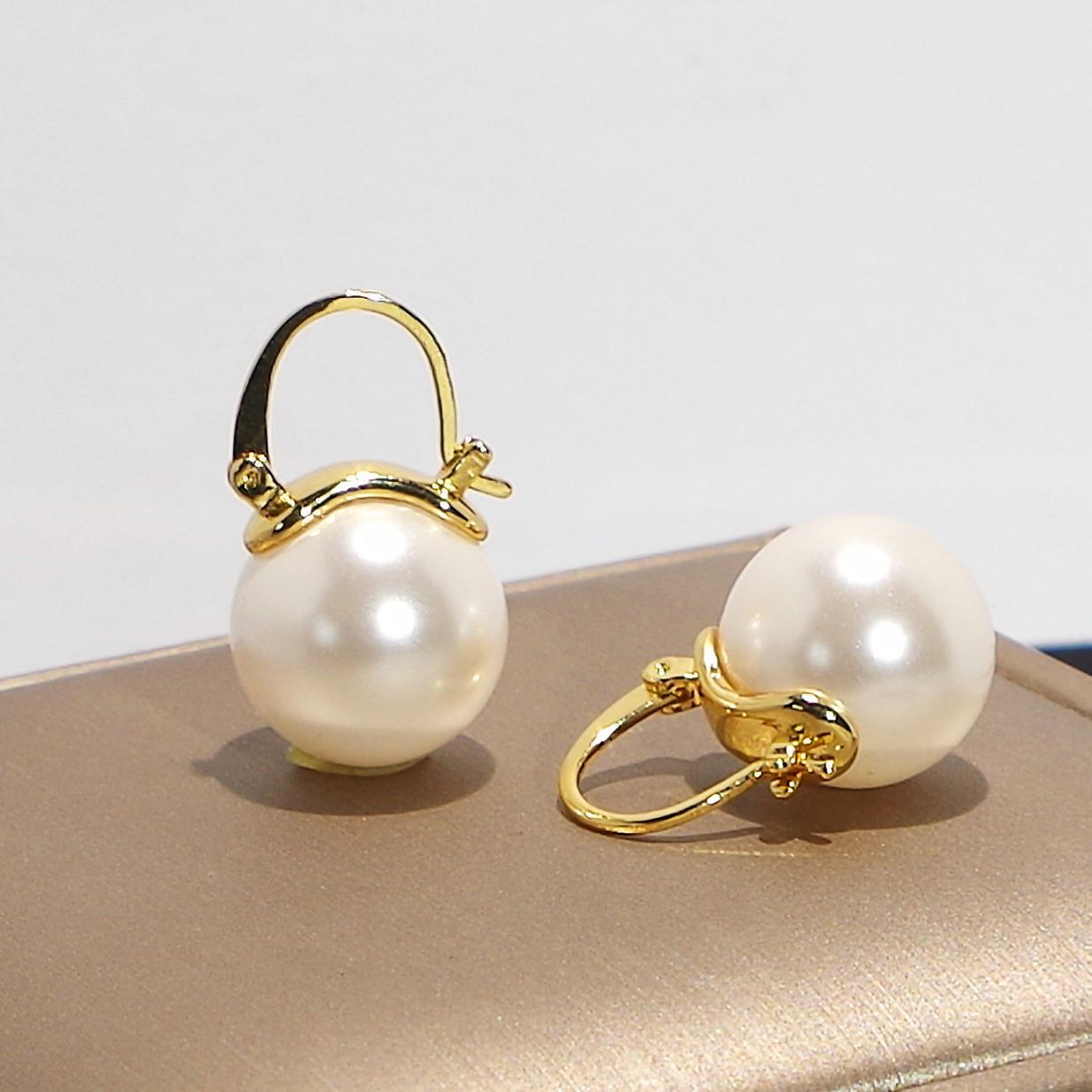 Chic Korean Geometric Stud Earrings - Elegant & Stylish Design