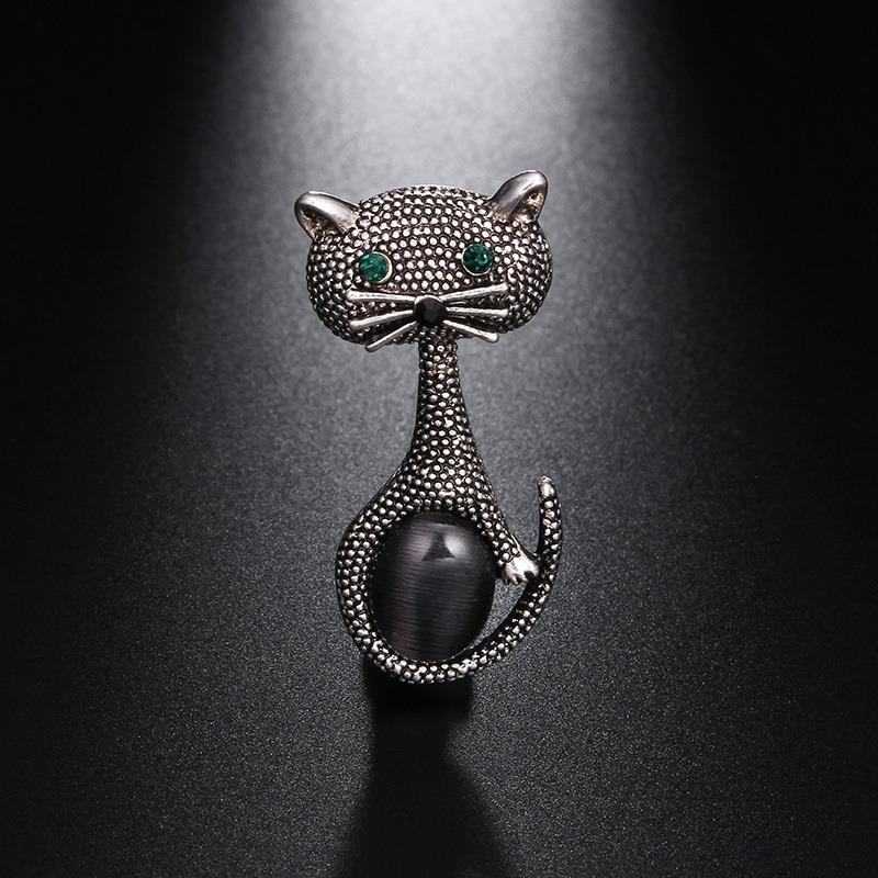 Retro Green Eyes Cat Brooch Universal Animal Alloy Badge Fashionable and Versatile Clothes Bag Accessories Brooch enamel pins