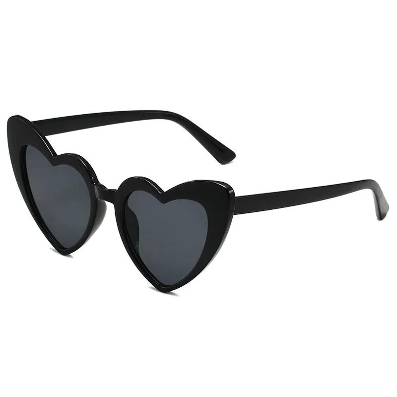 Ladies Love Heart Sunglasses Retro Big Frame Women Sunglasses UV400 Protection Summer Shades Eyewear Anti Blue Light Glasses