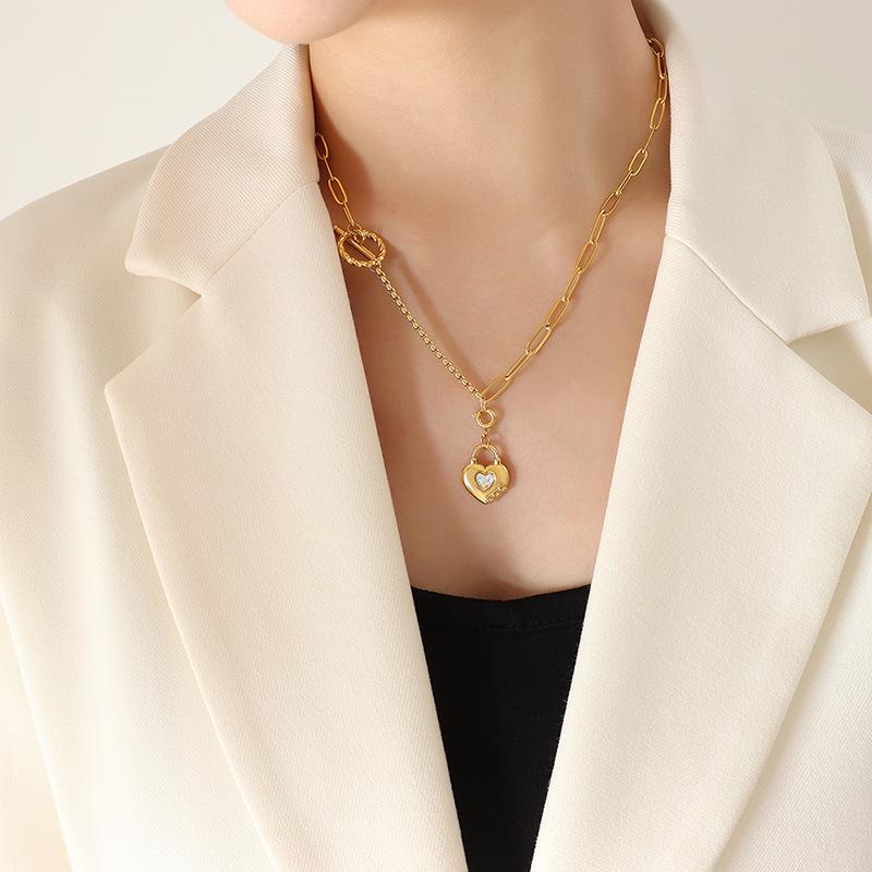 

Корейские интернет-знаменитости с тем же нишевым дизайном Толстая цепь Ot Пряжка Стекло Кристалл Камень Персиковое сердце Разнообразие способов ношения Ожерелье Женщины