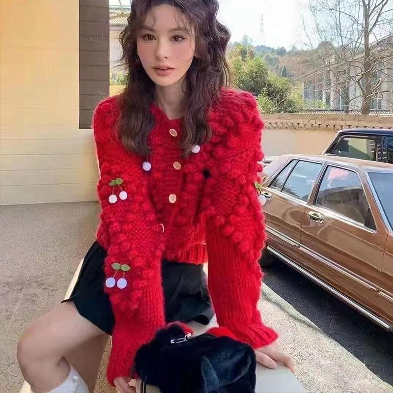 Design Sense Nische Kirschstrick-Cardigan für Damen, Frühling und Herbst, hochwertiger und einzigartiger, weicher, klebriger Pullover-Cardigan für Damen