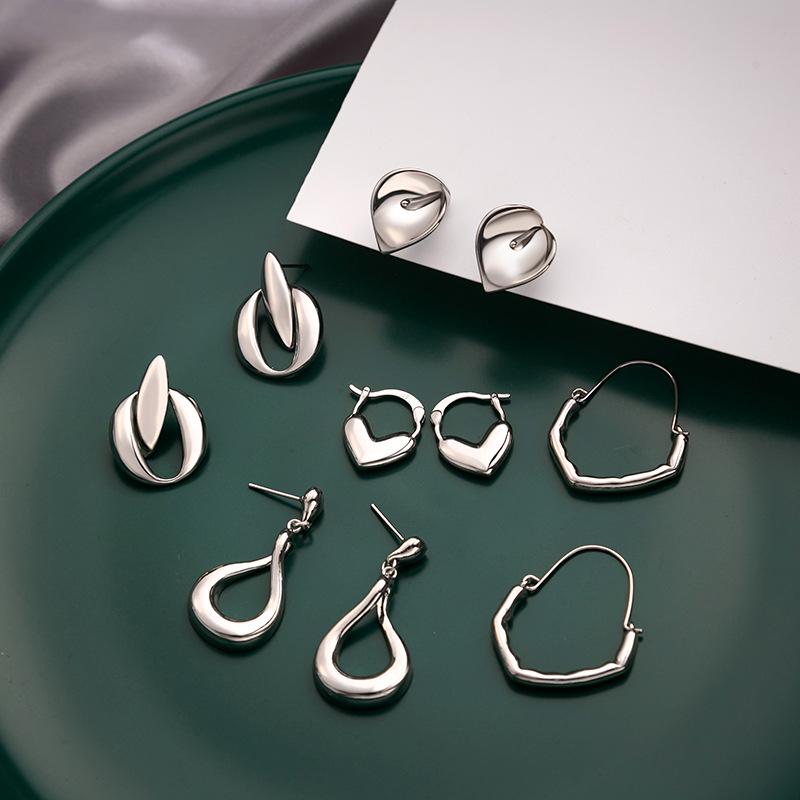 European-American Geometric Metal Earrings: 3D Tulip Heart Pendant Cuffs