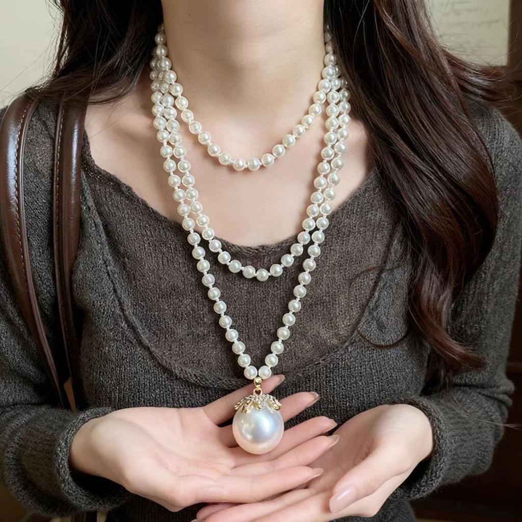 Elegant Retro Pearl Necklace: Light Luxury Long Beaded Sweater Chain Versatile Jewelry