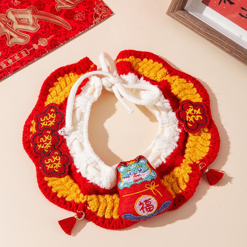 Festive cat knitted collar Christmas handwoven necklace dog pet New Year scarf saliva towel