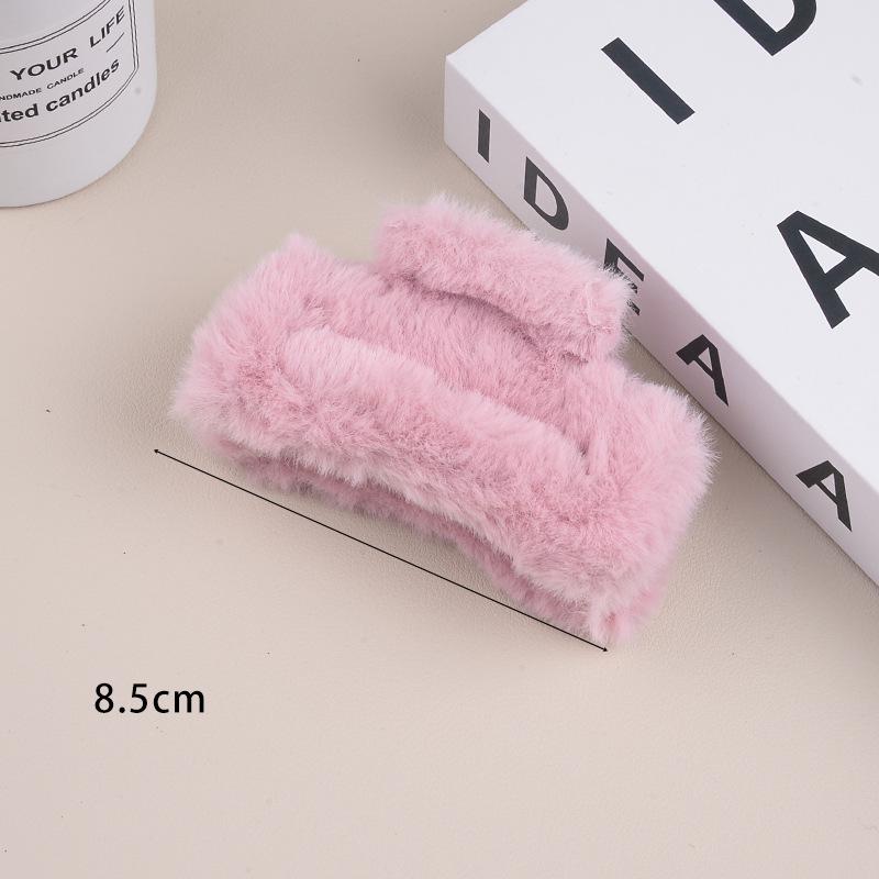Large Milk Coffee Plush Claw Clip: Fluffy Autumn/Winter Hairpin for Women