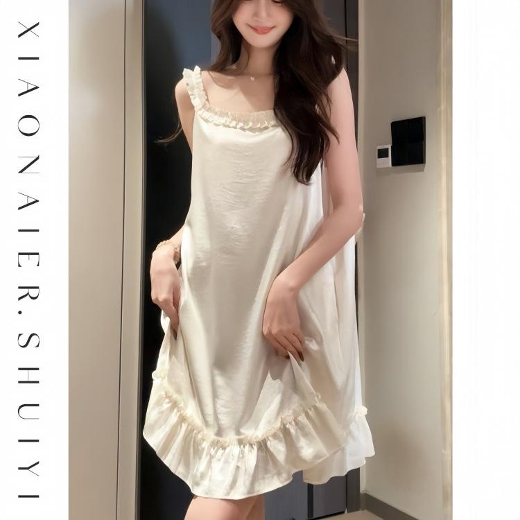 [Liuguang Quiet] French-style acetate-style camisole nightdress, wood ear flush lace skirt, with breast pad, suitable for outdoor loungewear