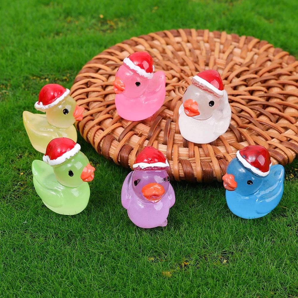 6/1pcs Duck Ornaments Car Christmas Hat Cartoon Luminous Little Duck Ornaments Noctilucent Resin Automotive Decoration Ornaments