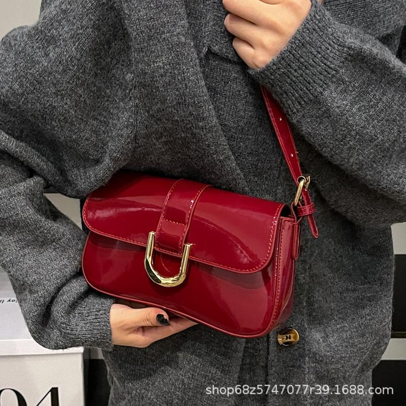 Underarm bag women's autumn and winter retro 2025 new versatile shoulder messenger bag high-end fashion work small square bag