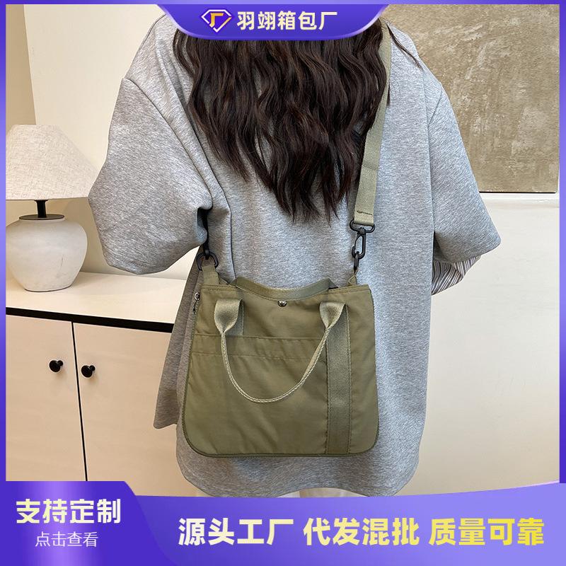 Casual large-capacity bag women's new versatile and lightweight shoulder messenger bag simple commuter tote bag