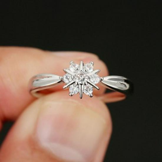 Anello di alta gamma placcato oro con design floreale coreano