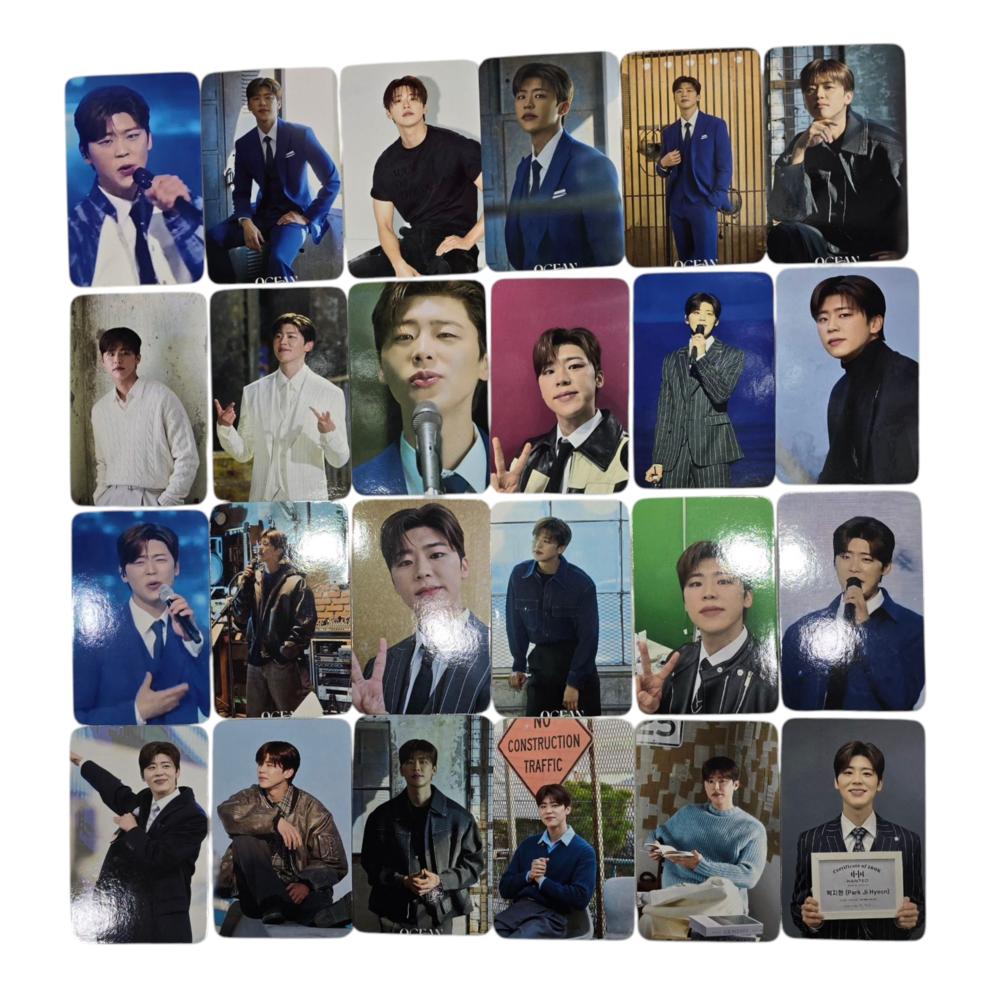 

Park Ji-hyun 24-page photocard set