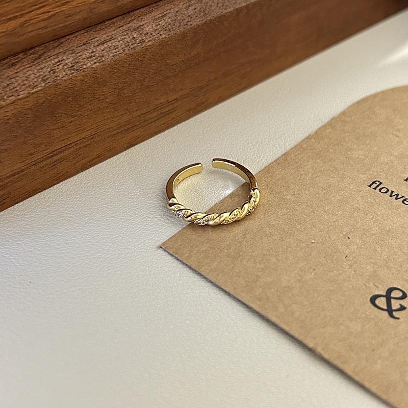 

Стильное и уникальное кольцо геометрического дизайна для женщин с блестящим цирконием J5752