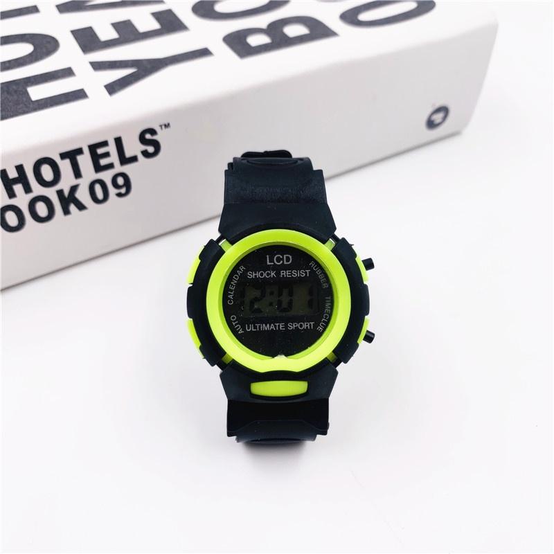 And Lightweight Comfortable Childrens Watch Round Dial Shape With Plastic Material Case