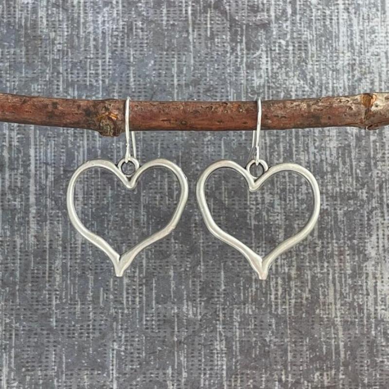 

Vintage heart shaped distressed coin color earrings серебряный