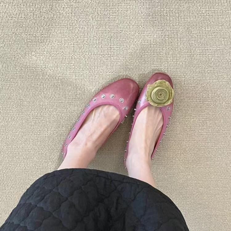 

Туфли-балетки в стиле ретро с заклепками и цветами в стиле Чэнду, женские весенне-летние туфли на плоской подошве, с круглым носком и мелким вырезом, на одну педаль 40 фиолетовый