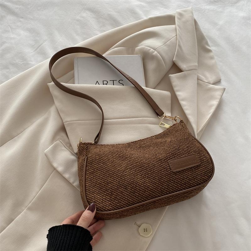 

2025 весна новая мода универсальная милая однотонная трендовая нишевая женская сумка через плечо повседневная сумка коричневый