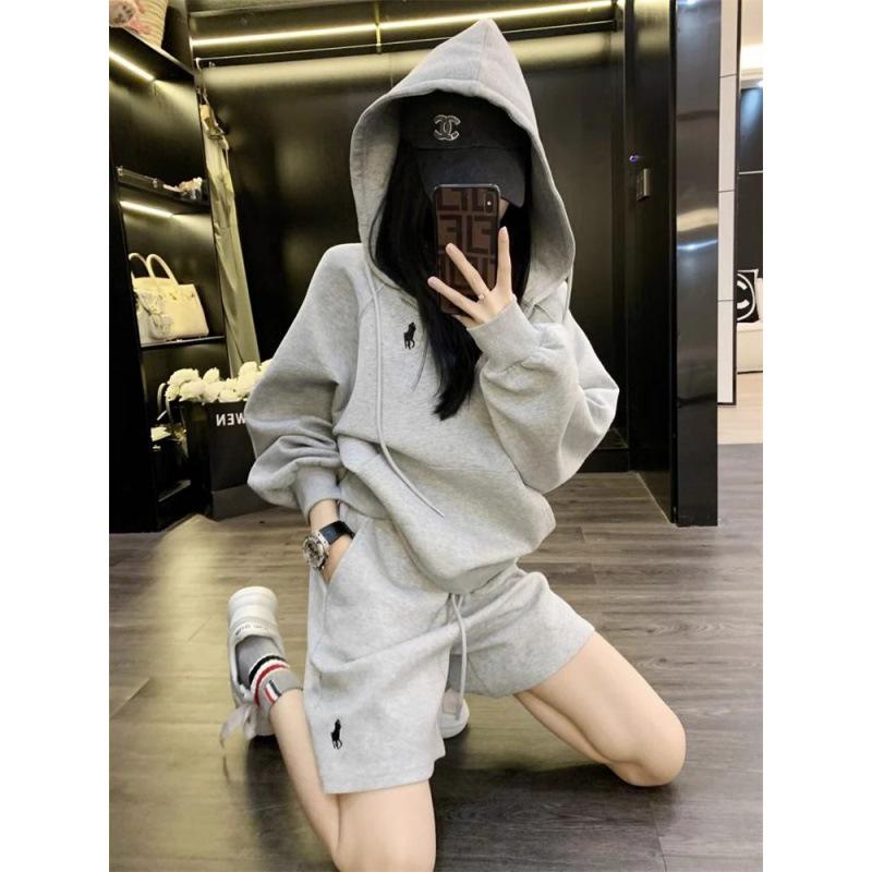 Set Casual Sportiv pentru Femei Plus Size, Primăvara Devreme, Top cu Glugă & Pantaloni Scurți, Două Piese, Capacitate 300 Lire