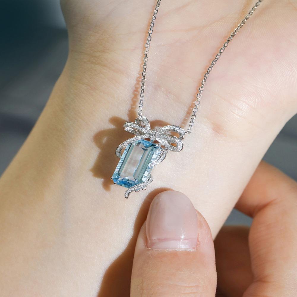 Elegant Aquamarine Necklace for Women Blue Bow Pendant Minimalist Design Light Luxury Trendy Collarbone Chain