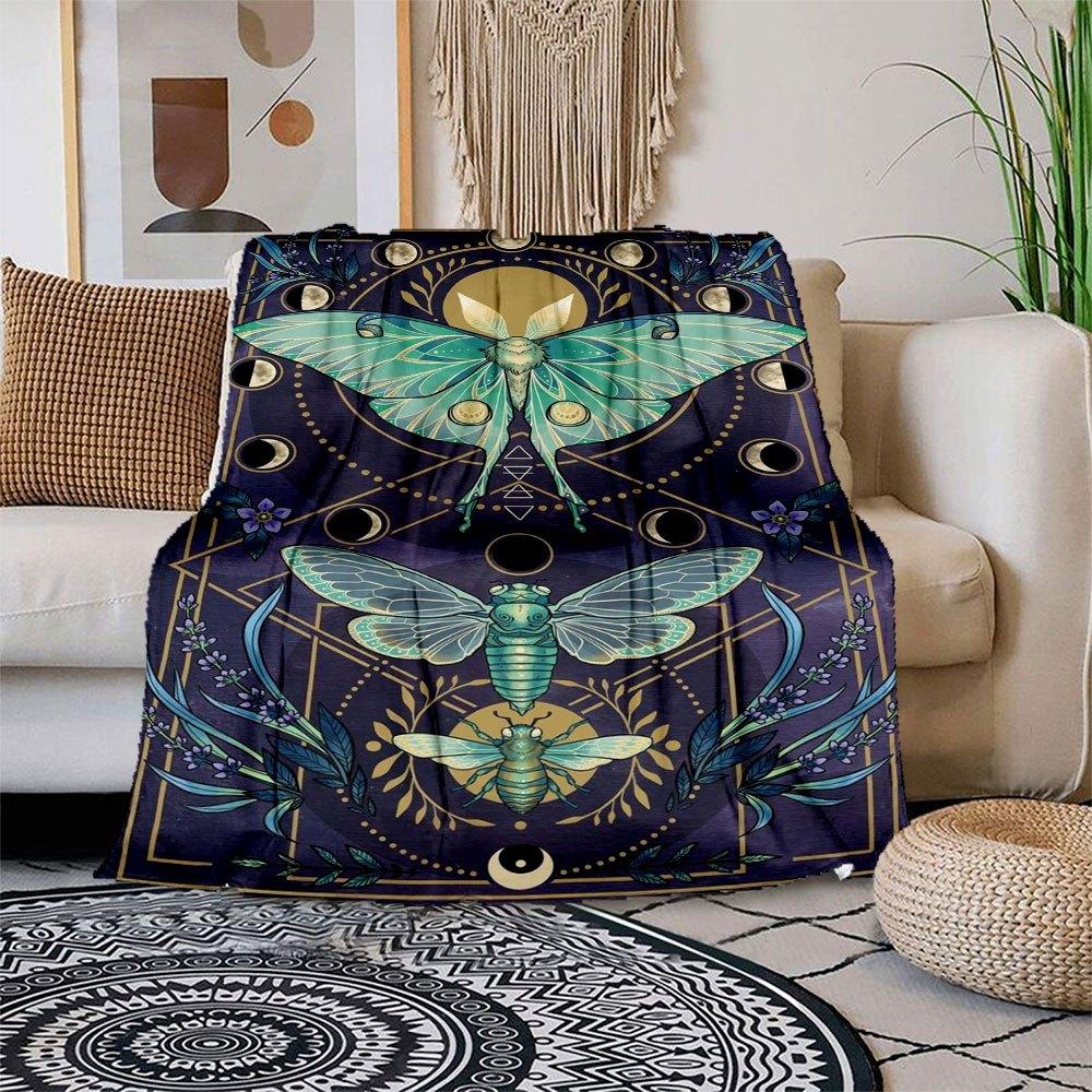 Enchanted Moth & Cicada Art Print: Celestial Nature Decor Blanket Flannel Throw Blanket for Sofa, Bed, Travel, Camping, Office, Couch, Chai 150x180cm