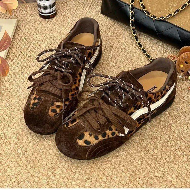 

Версия из коровьей кожи 2025 осень новая красная кожа немецкие тренировочные туфли гоночные туфли женская спортивная и повседневная обувь обувь Форреста Гампа 40 коричневый