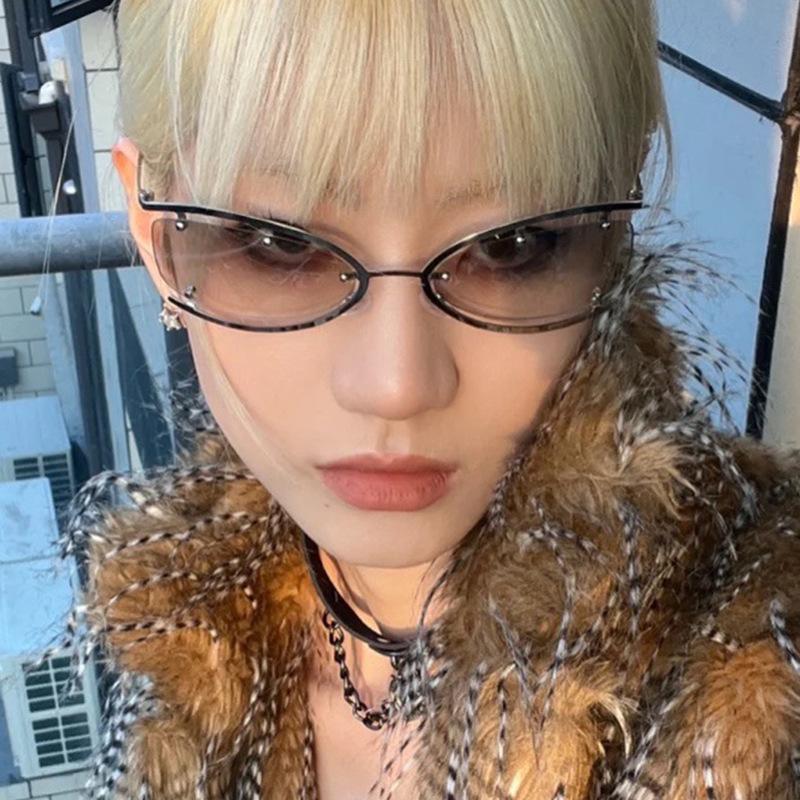 New Exquisite  Sunglasses Luxury Sexy Women Square Rimless Sun Glasses Clear Goggle Outdoor Style Fashion Lady Glasses