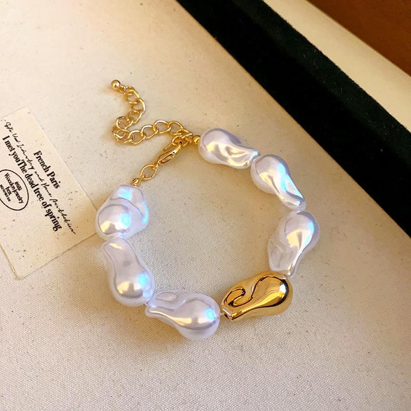 Irregular round artificial pearl necklace, French retro temperament, personalized collarbone chain, simple and advanced sense necklace, women