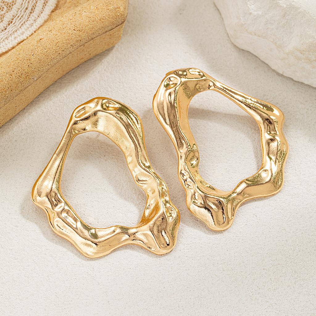 1 pair of exaggerated personality, irregular geometric rings, pounding patterns, hollowed out female earrings