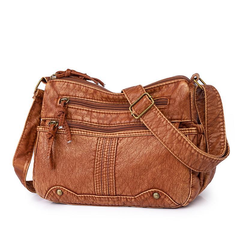 

Вместительная женская сумка-тоут из мягкой кожи с отделкой из стираной кожи для женщин среднего возраста. коричневый