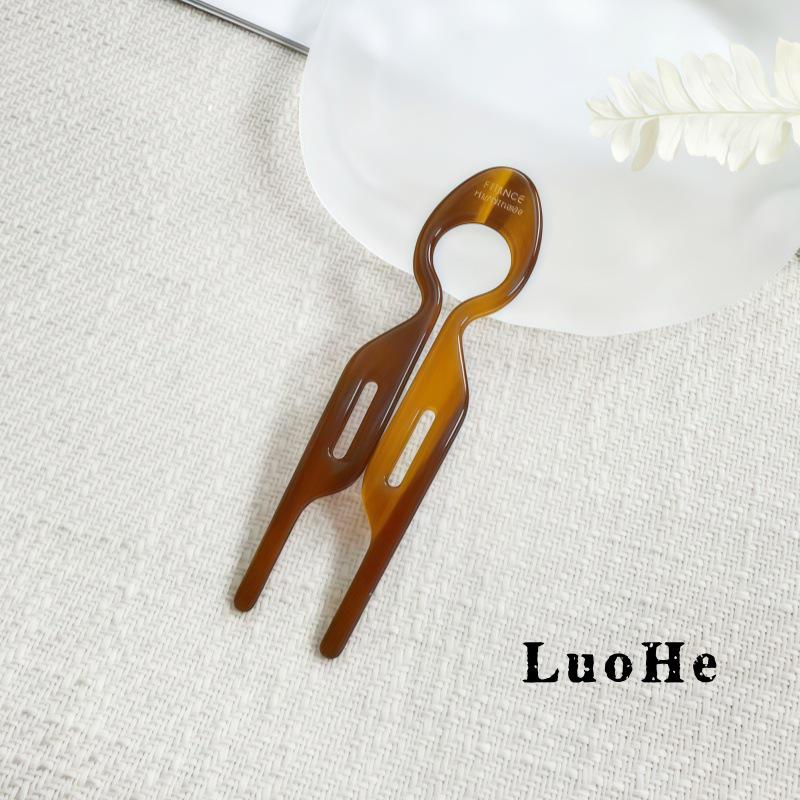 

Elegant Leopard Print Acetate Hairpin for Women s Bun Hairstyles