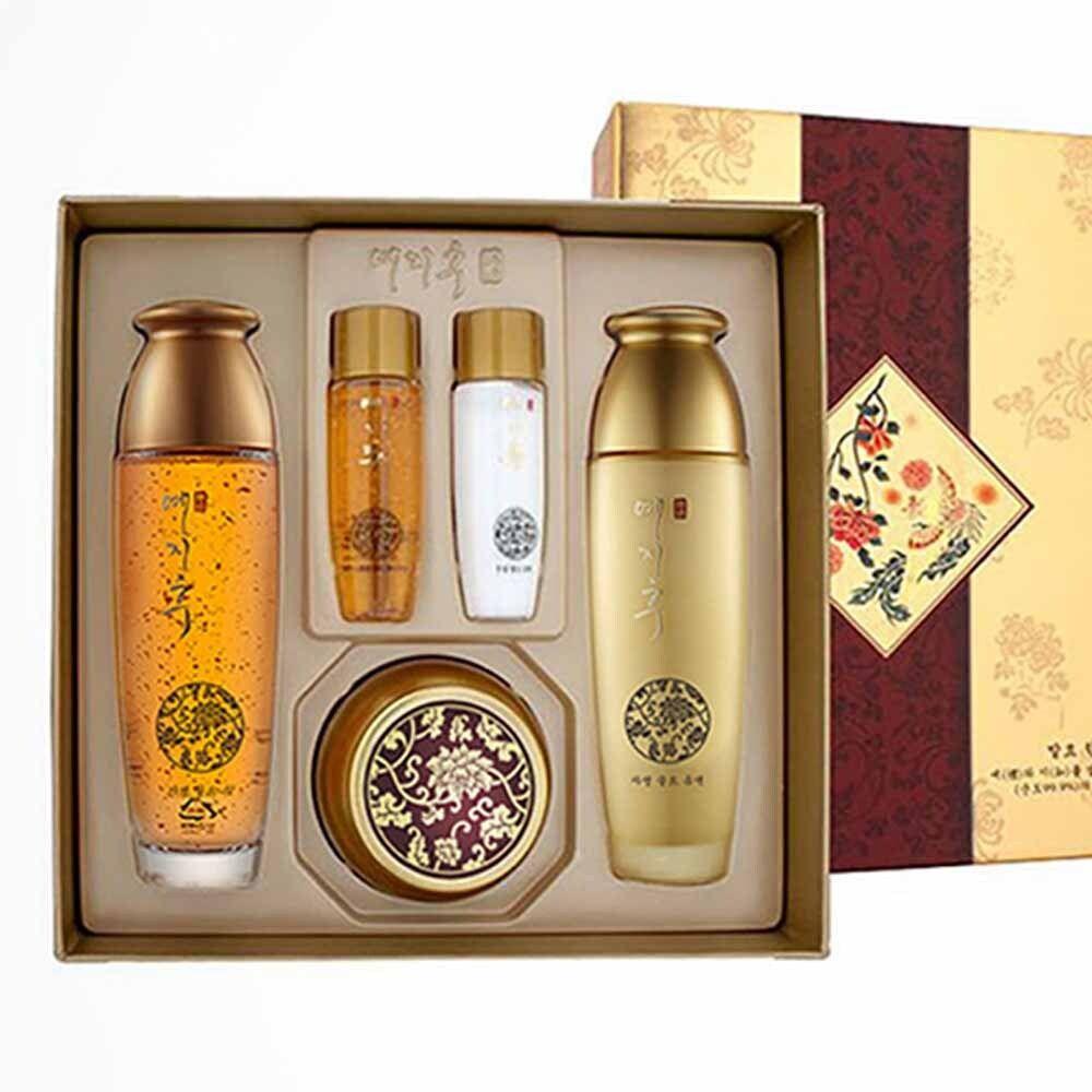 

A 3-piece set that creates glowing, vibrant skin with the harmony of pure gold and XZZRGMAH herbal medicine.