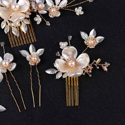 Flower and Pearls Hair Comb Rhinestones Hair Accessories Jewelry Bridal Headwear Elegant Stage Performances Hairband