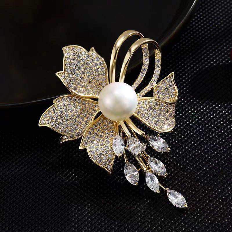 Elegant Pearl Brooch for Women's Suits - High-End Jewelry Pin