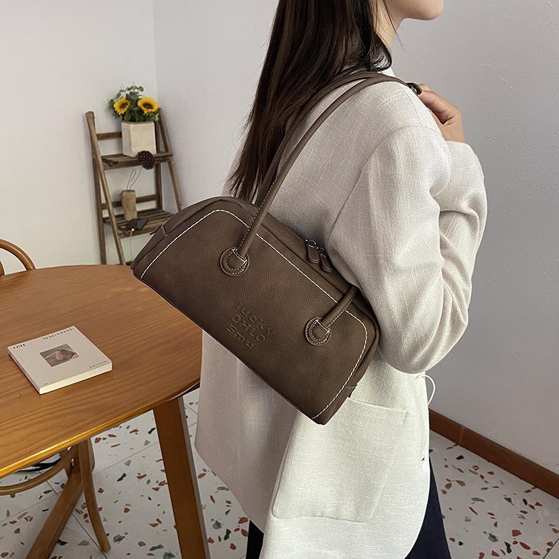 Autumn and winter retro small bag women's 2025 new fashion versatile shoulder underarm bag super fire portable baguette bag