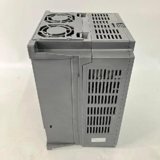 Gebrauchter Mitsubishi Electric FR-E720-5.5K Wechselrichter | 5,5kW Hochleistungs-VFD | Kompakter Frequenzumrichter | Rauchschwarz |