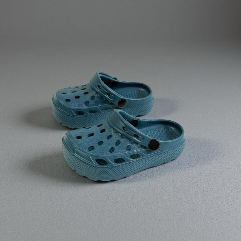 

Adorable Kids Beach Shoes Lightweight Breathable Children Sandals Outdoor Learning Shoes Fashionable Simple EVA Clog Footwear 26-27
