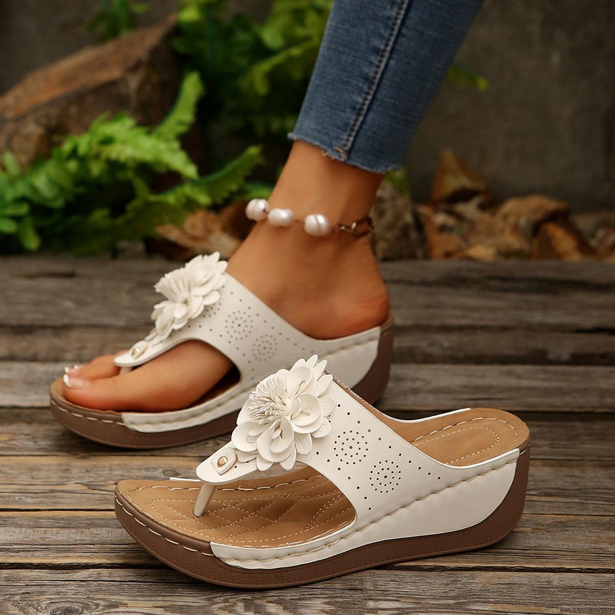 Summer new mid-toe thick-soled slippers large-size mid-toe thick-soled beach shoes 36