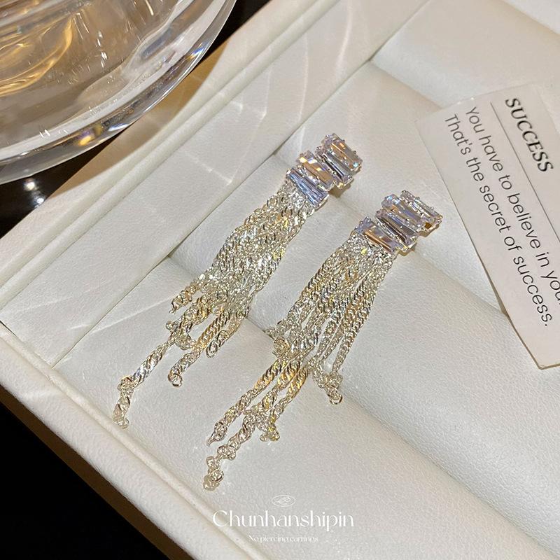 Sparkling long tassel silver without ear holes temperament stud earrings light luxury niche ear clips mosquito coil disc high sense