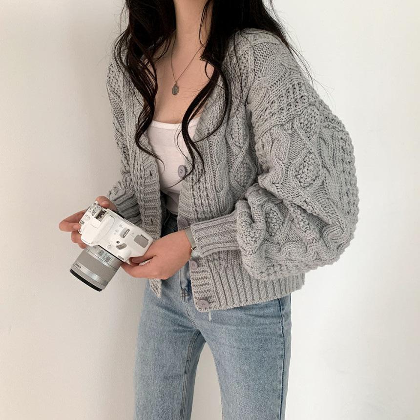 Autumn and winter new twist sweater jacket for women age-reducing and thin V-neck lantern sleeves loose knitted sweater for women