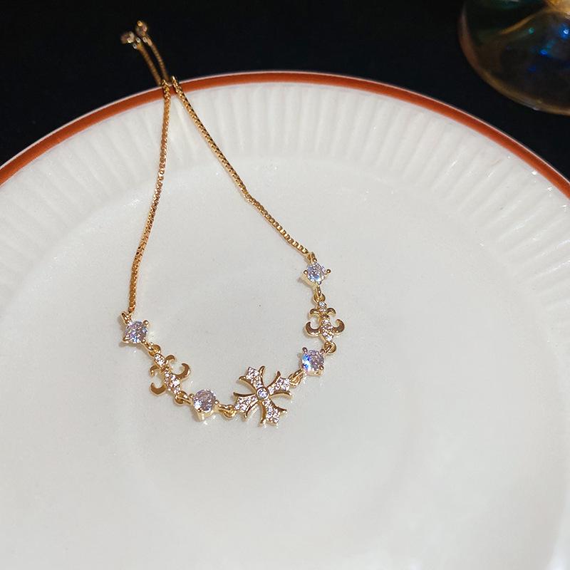 High-End Zircon Floral Heart Bracelet - Luxurious Sparkle for Women