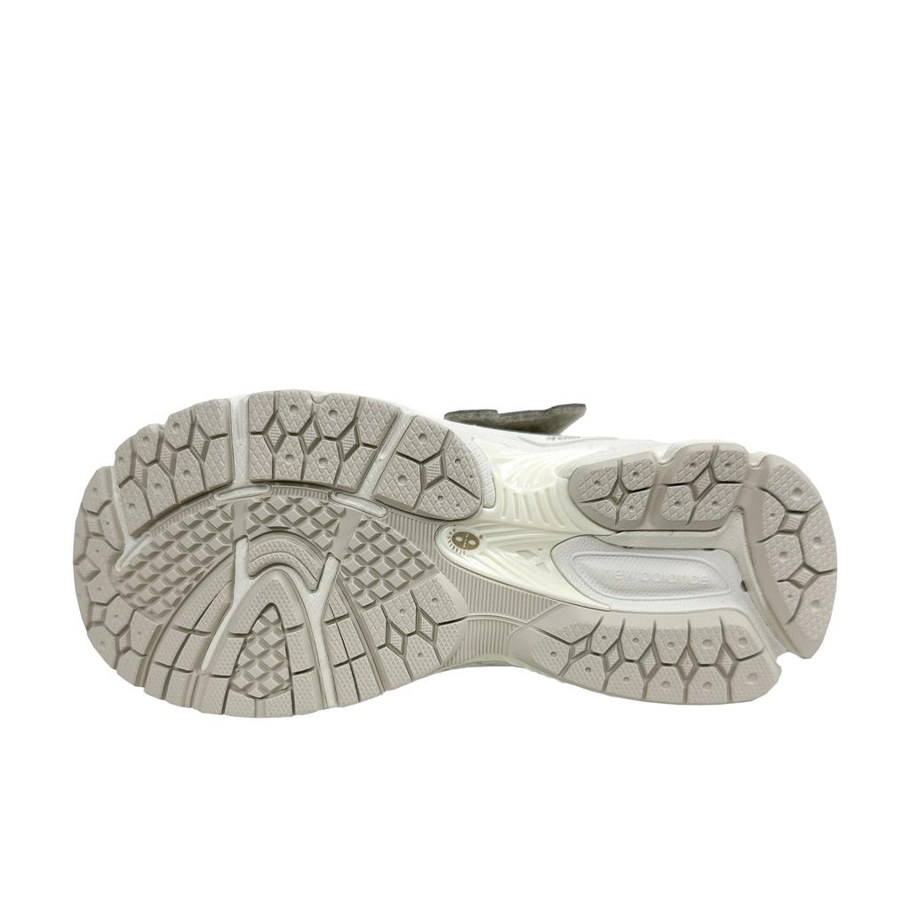 New Balance 2002R Hook & Loop Little Kid Beige Fleece Lined Kids Sneakers Cream PV2002TM