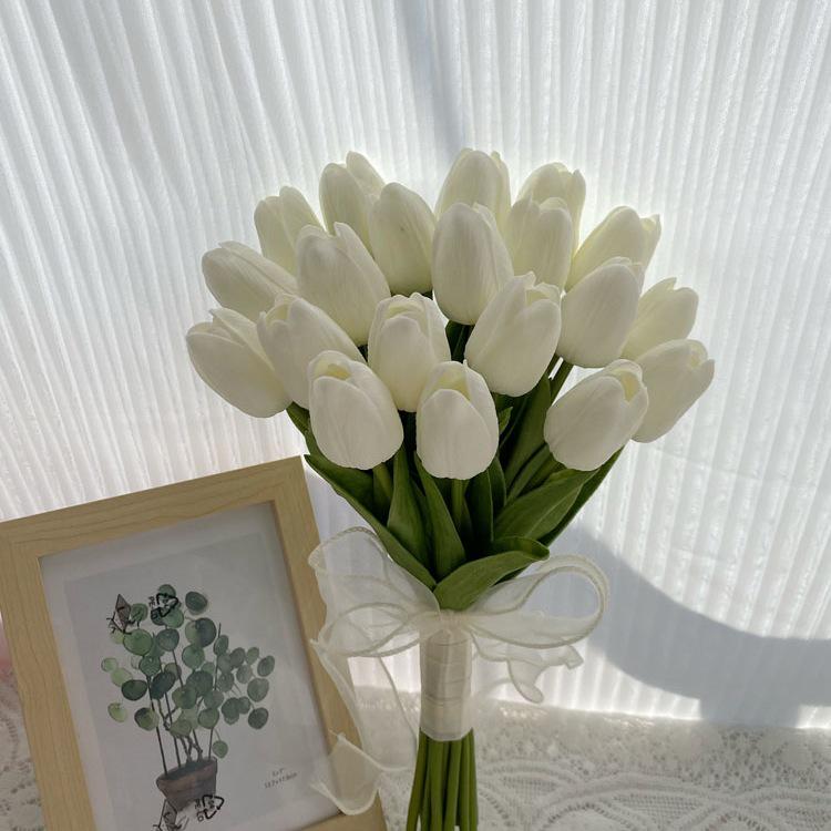 Hochzeitsstrauß im koreanischen Stil: Künstliche Tulpenblumen für die Braut, Ideal für Hochzeitsdekoration & Fotos.