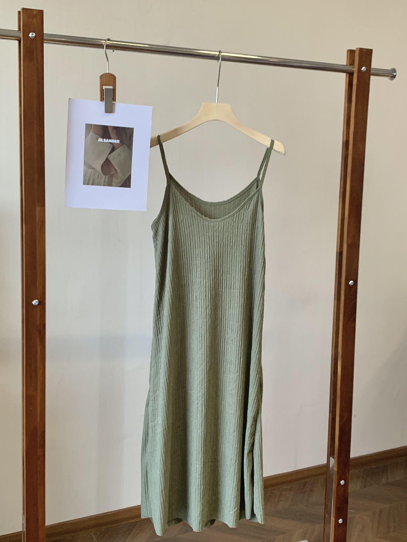 

Весна 2025 Женская плиссированная юбка на подтяжках: Элегантное, легкое, роскошное, однотонное, облегающее платье во французском стиле. XL (65-70 kg) зелёный