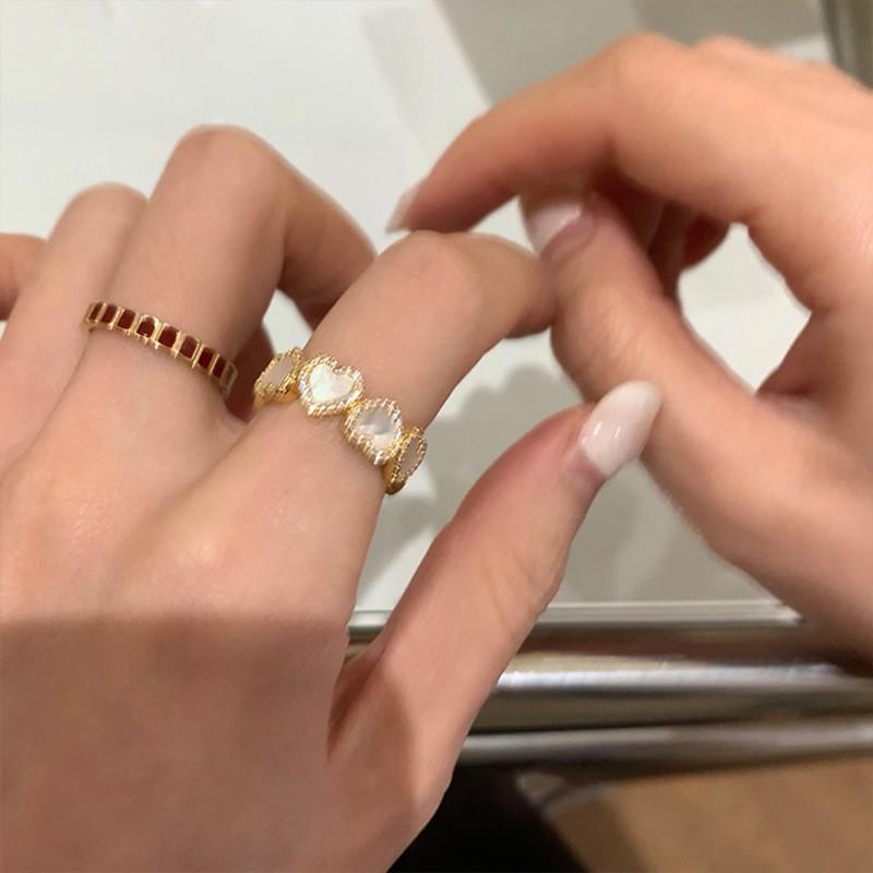 Stylish Shell Heart Ring For Women With Elegant Geometric Design And Adjustable Size
