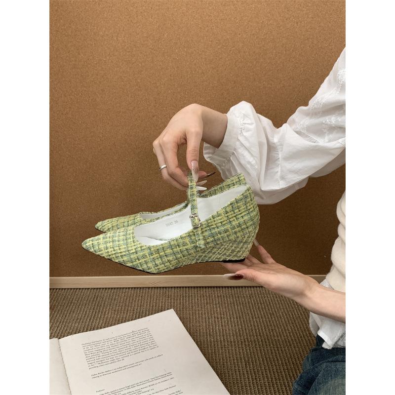

Pointed Mary Jane high heels temperament single shoes women s 2025 new spring and autumn one-word buckle light mouth shoes 39 зелений