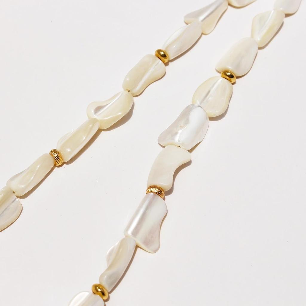 Vintage Irregular Mother-of-Pearl Coin Pendant Necklace