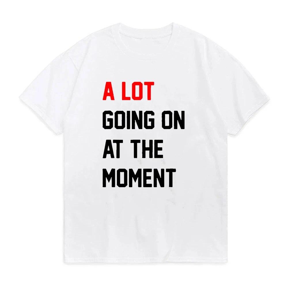 Футболка с буквенным принтом Много происходит в данный момент летняя футболка большого размера из 100 хлопка с воротником на воротнике уличная одежда одежда для фанатов футболка унисекс 4XL 2409₽