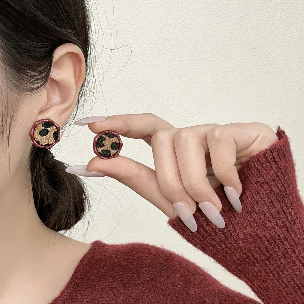 2026 Fashion Leopard Print Round Stud Earrings for Women Girl Exquisite Compact Small Earrings Daily Commute Jewelry Accessories