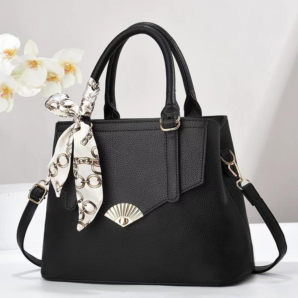 

Eye-catching Patchwork Medium Tote Bag With Soft Structure And Ample Storage Space чорний