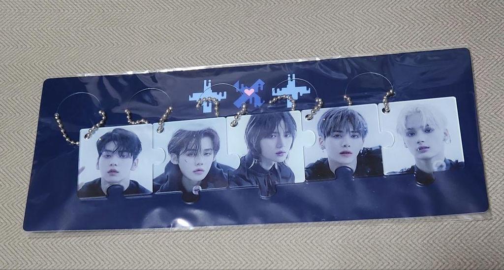 [USED] TXT chaotic wonderland acrylic keychain