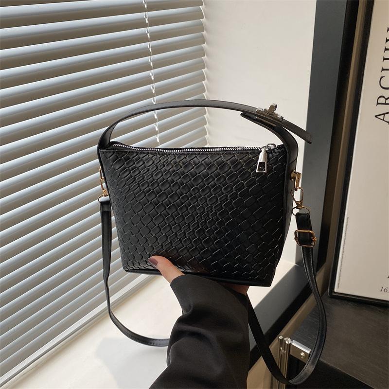 

Французская нишевая плетеная сумка-ведро высокого класса женская 2025 новая модная на одно плечо через плечо сумка-тоут сумка для бенто чёрный